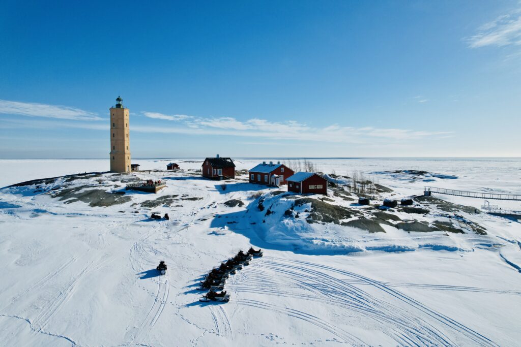 Snowmobile safari to Söderskär lighthouse island from Helsinki
